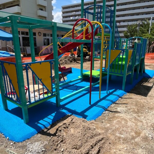 ゴムチップ舗装　ソフトグラウンド　現場施工