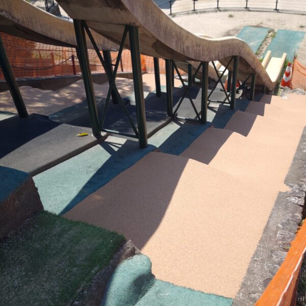 ゴムチップ　ゴムチップ舗装　ソフトグラウンド