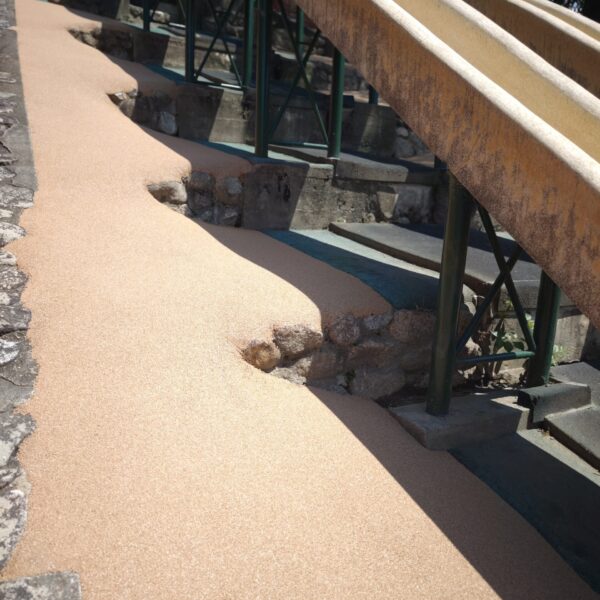 ゴムチップ　ゴムチップ舗装　ソフトグラウンド