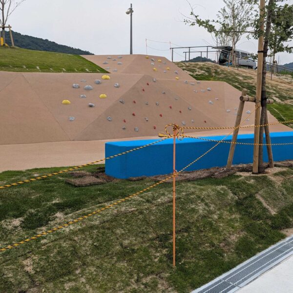 ゴムチップ舗装　ソフトグラウンド砂場枠タイプ　ベンチ