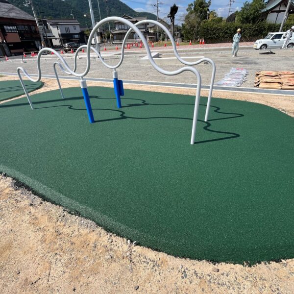 ゴムチップ舗装　ソフトグラウンド厚塗りタイプ