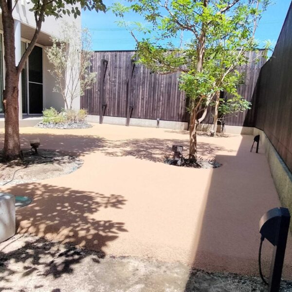 ゴムチップ舗装　ソフトグラウンド厚塗りタイプ