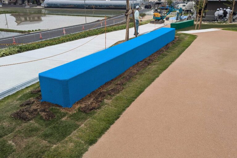 ゴムチップ舗装　ソフトグラウンド砂場枠タイプ　ベンチ