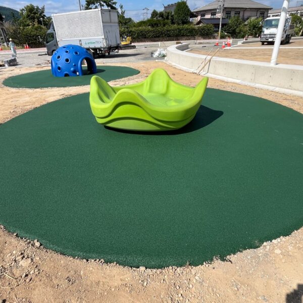 ゴムチップ舗装　ソフトグラウンド厚塗りタイプ