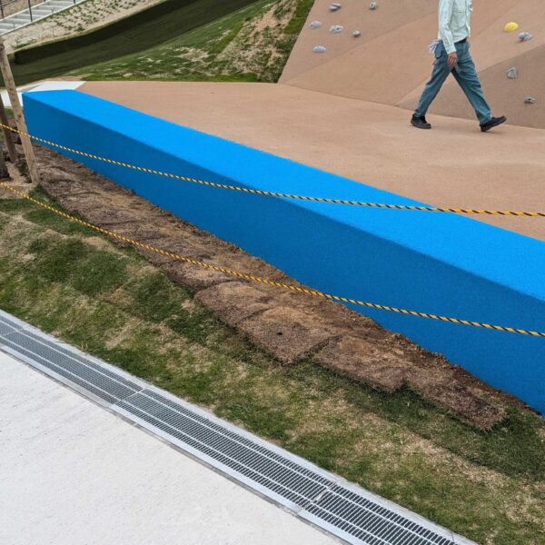 ゴムチップ舗装　ソフトグラウンド砂場枠タイプ　ベンチ