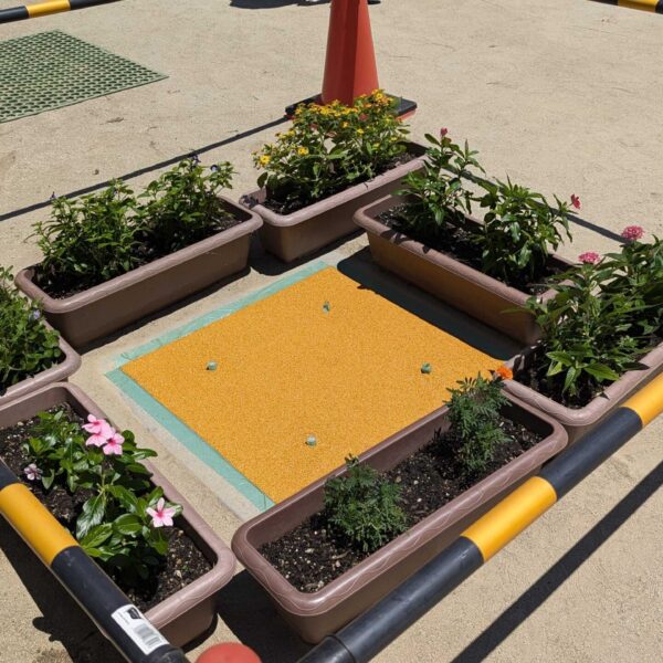 ゴムチップ舗装　ソフトグラウンド標準タイプ　溝蓋