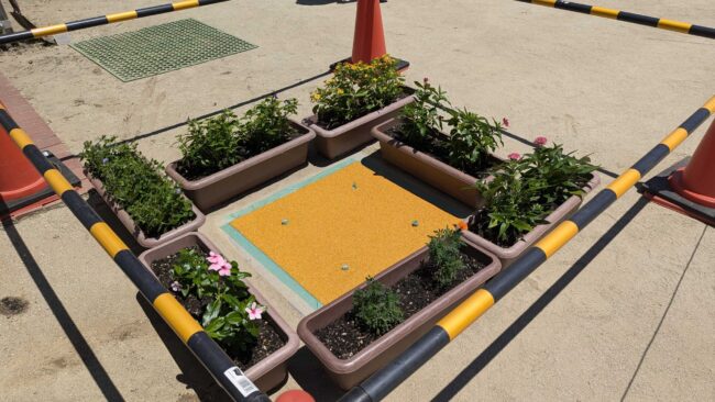 ゴムチップ舗装　ソフトグラウンド標準タイプ　溝蓋