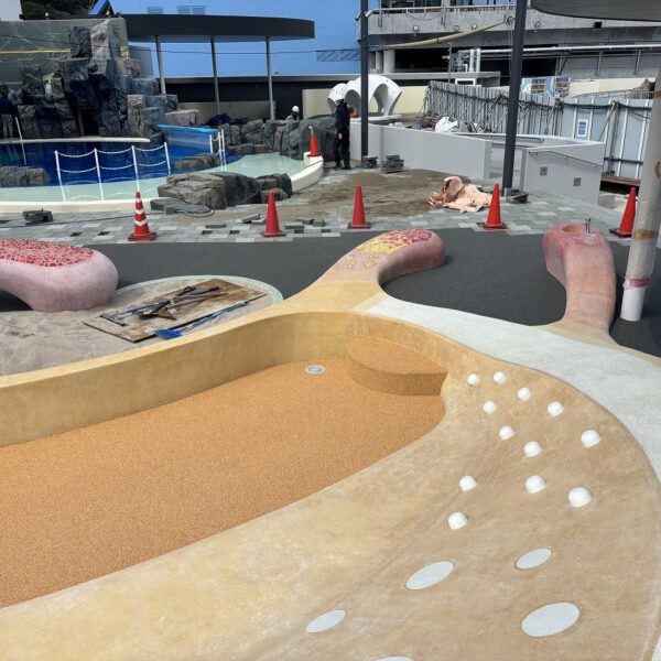 ソフトグラウンド砂場枠　ソフトグラウンド厚塗りタイプ　現場施工　ゴムチップ