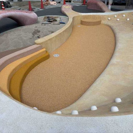 ソフトグラウンド砂場枠　ソフトグラウンド厚塗りタイプ　現場施工　ゴムチップ