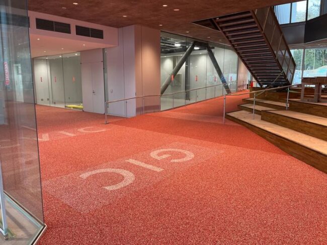 ソフトグラウンド標準タイプ　ゴムチップ　ゴムチップ舗装