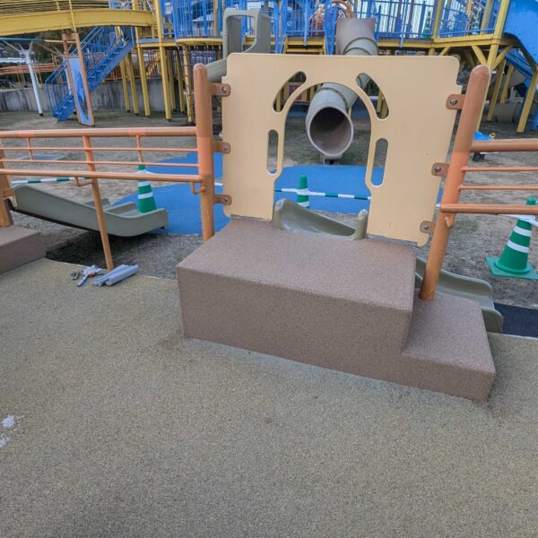 兵庫県明石市　ゴムチップ舗装　ソフトグラウンド　ゴムチップ