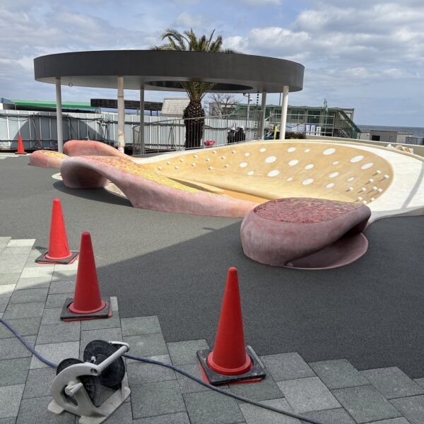 ソフトグラウンド砂場枠　ソフトグラウンド厚塗りタイプ　現場施工　ゴムチップ