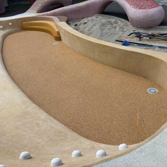 ソフトグラウンド砂場枠　ソフトグラウンド厚塗りタイプ　現場施工　ゴムチップ