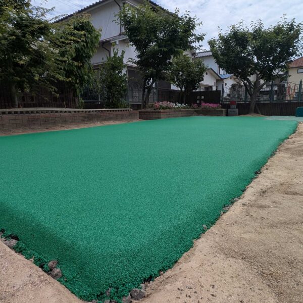 ゴムチップ舗装　ソフトグラウンド厚塗りタイプ