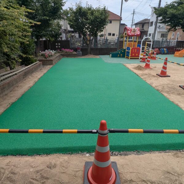 ゴムチップ舗装　ソフトグラウンド厚塗りタイプ