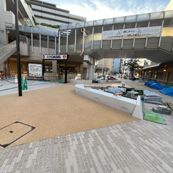 大阪府池田市 休憩施設7 ゴムチップ舗装 ソフトグラウンド厚塗りタイプ