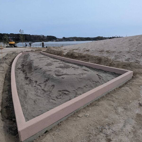 ゴムチップ舗装　ソフトグラウンド砂場枠タイプ