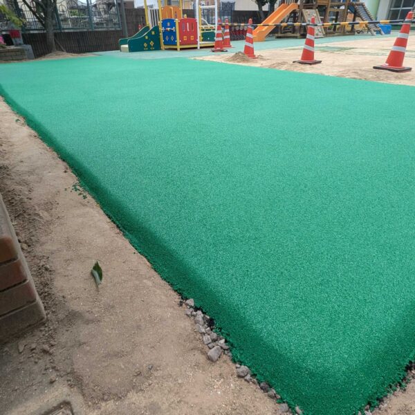 ゴムチップ舗装　ソフトグラウンド厚塗りタイプ