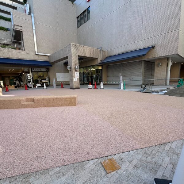 大阪府池田市 休憩施設5 ゴムチップ舗装 ソフトグラウンド厚塗りタイプ