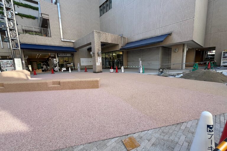 大阪府池田市 休憩施設5 ゴムチップ舗装 ソフトグラウンド厚塗りタイプ