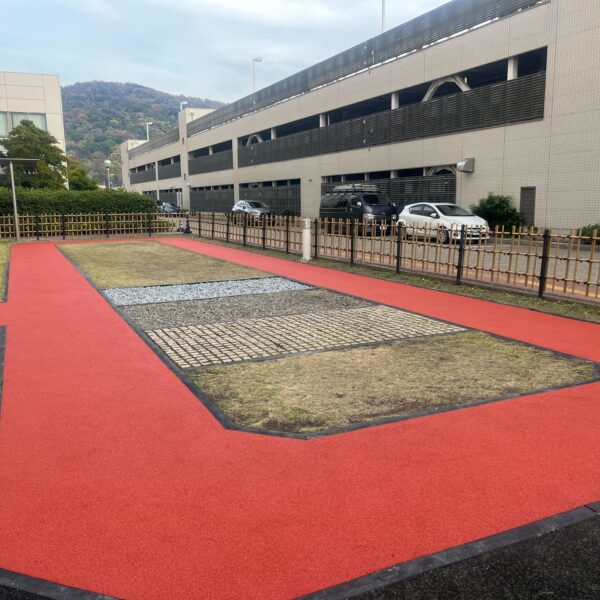ゴムチップ舗装　ゴムチップ現場施工タイプ　標準タイプ　リハビリ　機能回復　和歌山県和歌山市　人にやさしい施工
