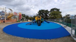 ゴムチップ舗装　大阪府ゴムチップ舗装　ソフトグラウンド　厚塗りタイプ　公園施設