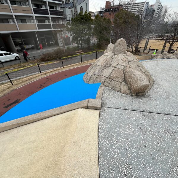 ゴムチップ舗装　ゴムチップ　ソフトグラウンド　ソフトグラウンド標準タイプ　現場施工　公園　兵庫県　神戸市　クッション性　子供　遊び　お出かけ　