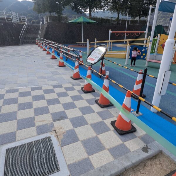 ゴムチップ舗装　標準タイプ　ゴム　ゴムチップ　公園　遊園地　舗装　遊歩道　クッション性　人にやさしい　広島県　テーマパーク