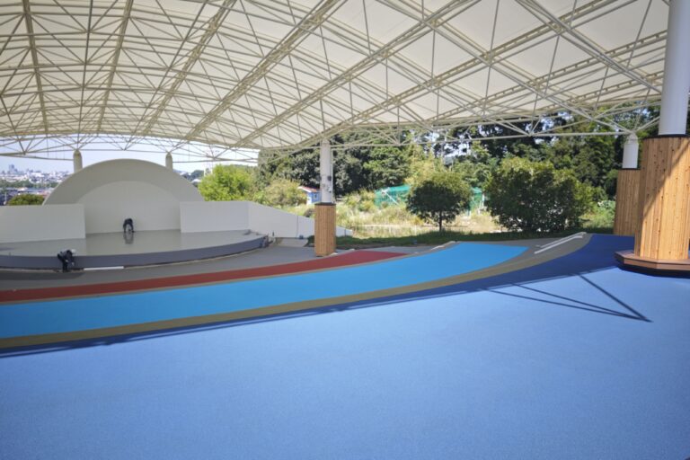 愛知県岡崎市　公共施設　ゴムチップ舗装