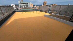ゴムチップ舗装標準タイプ　ｺﾞﾑﾁｯﾌﾟゴムチップ　クッション性　大阪市　大阪府　安心　安全　歩行訓練　環境整備　安全対策　安全基準　HIC値　