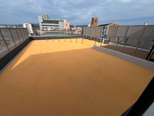 ゴムチップ舗装標準タイプ　ｺﾞﾑﾁｯﾌﾟゴムチップ　クッション性　大阪市　大阪府　安心　安全　歩行訓練　環境整備　安全対策　安全基準　HIC値　