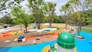 公園施設　子供遊び場　遊び広場　お出かけ　家族　安心　安全　ｺﾞﾑﾁｯﾌﾟゴムチップ　ソフトグラウンド　ゴムチップ舗装　カラーゴムチップ　