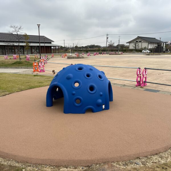 ゴムチップ舗装　ゴムチップ　ｺﾞﾑﾁｯﾌﾟ　ゴムチップ舗装厚塗りタイプ　厚塗り　標準タイプ　安全　優しい　HIC値　衝撃吸収　ウレタン　ウレタン弾性