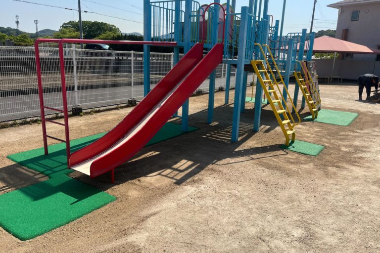 保育施設　園庭　クッション性　怪我防止　子供　安心　安全　転落時の怪我防止　怪我の軽減　安全性　ゴムチップ舗装　ｺﾞﾑﾁｯﾌﾟゴムチップ　ソフトグラウンド厚塗りタイプ　倉敷市　